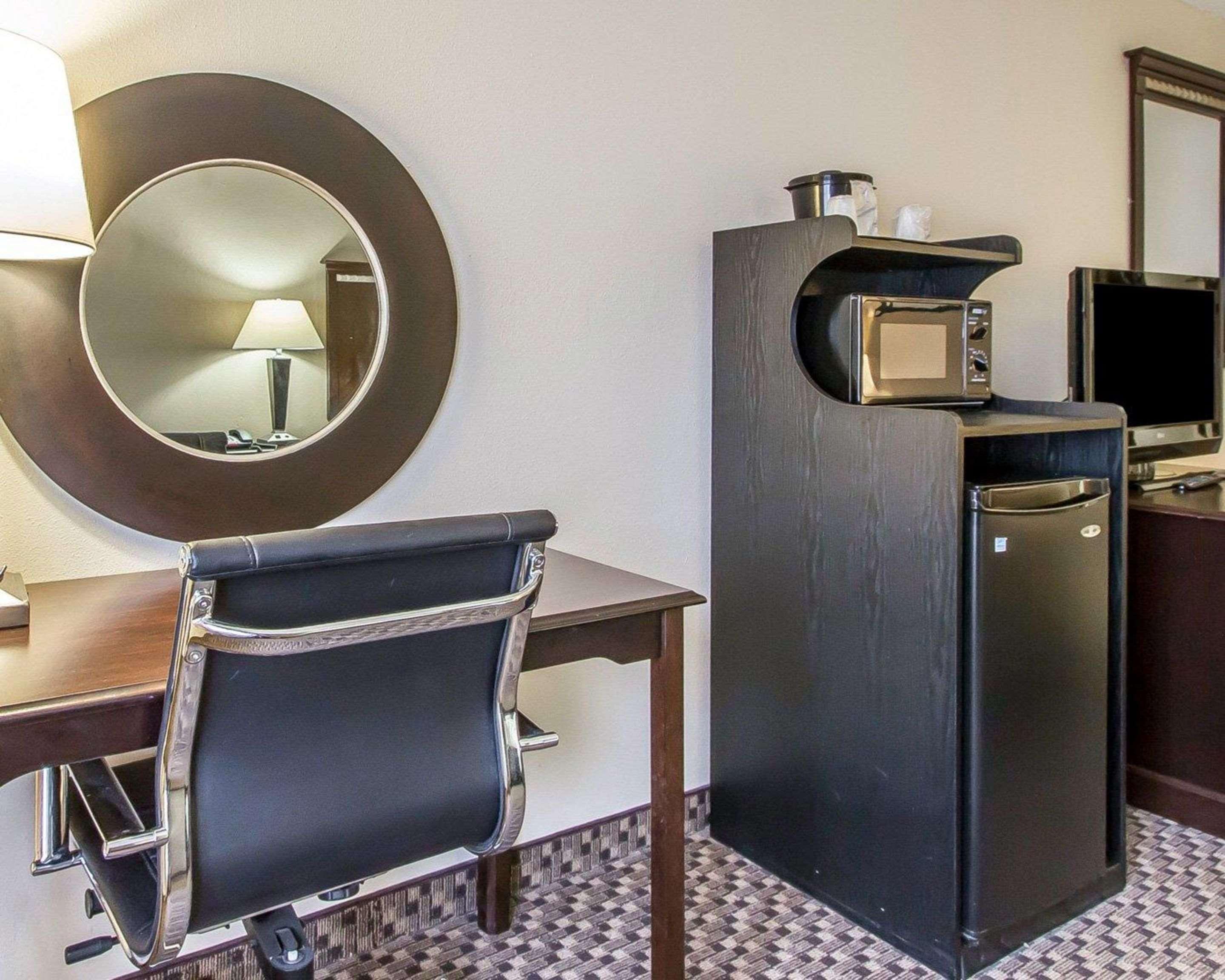 Quality Inn Macomb Near University Area מראה חיצוני תמונה