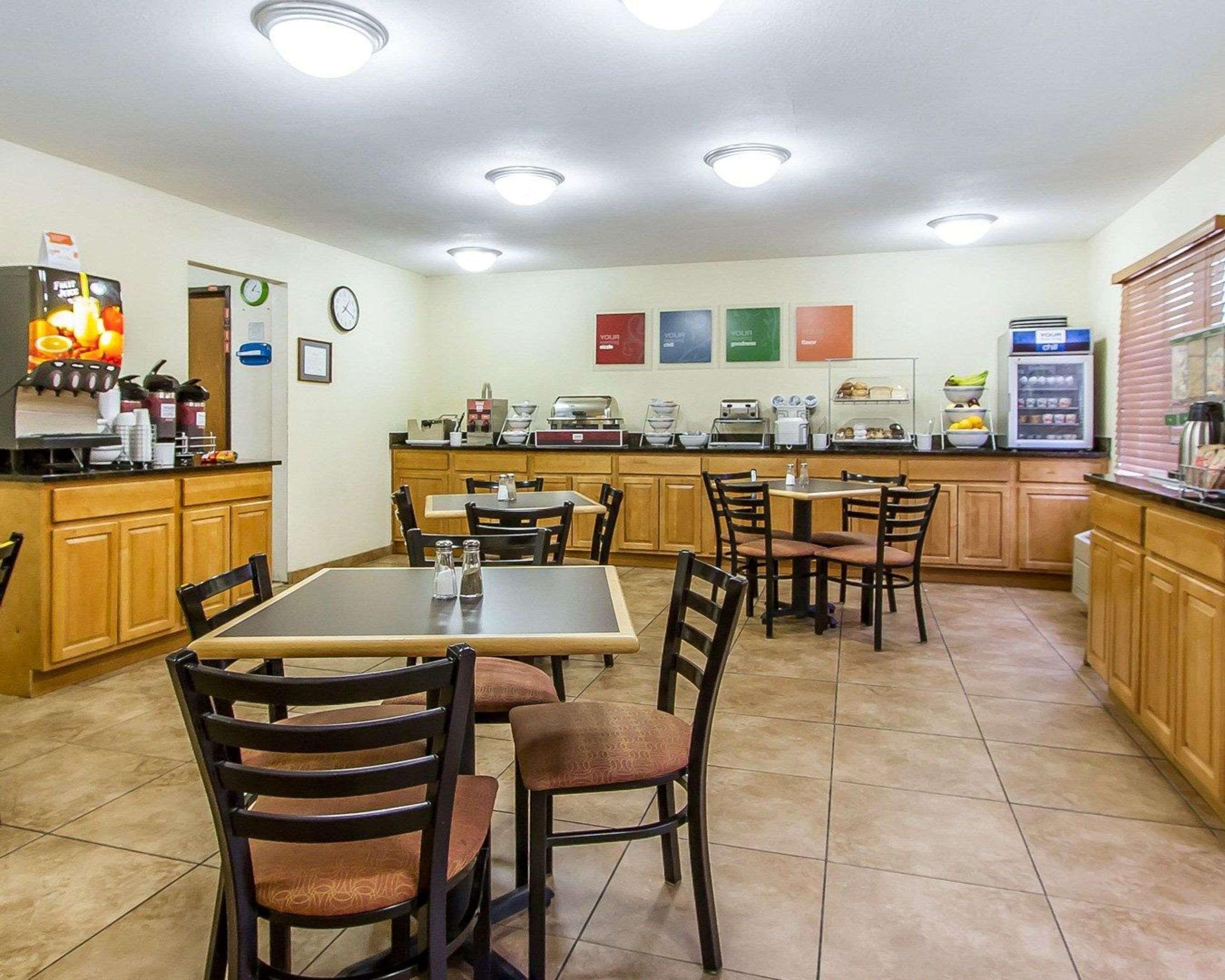 Quality Inn Macomb Near University Area מראה חיצוני תמונה