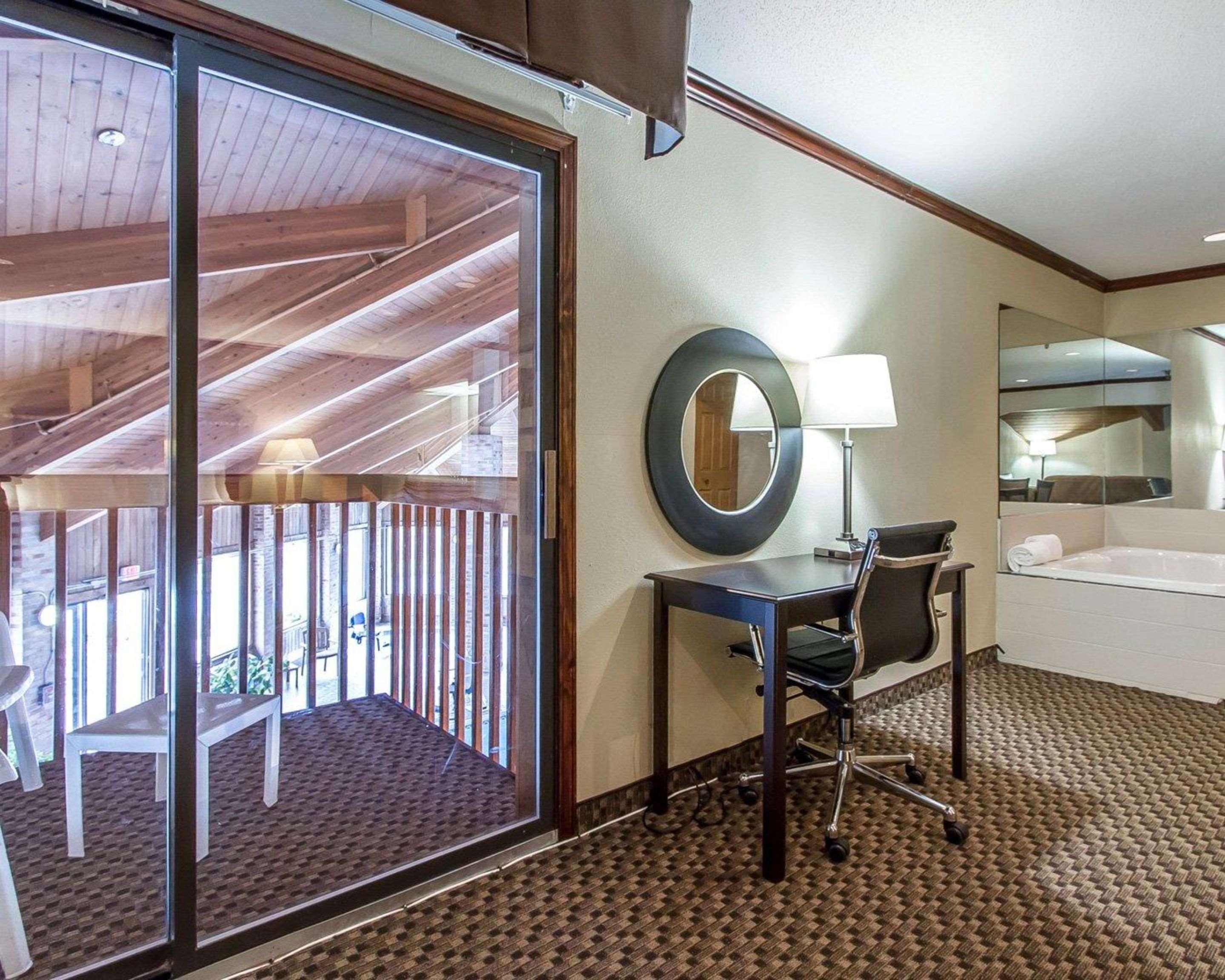 Quality Inn Macomb Near University Area מראה חיצוני תמונה
