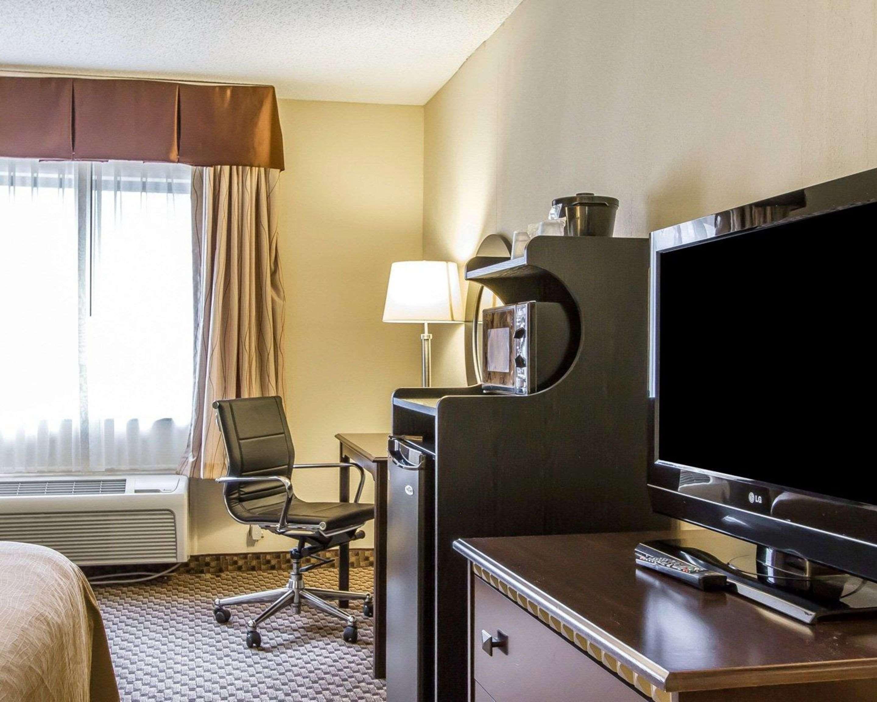 Quality Inn Macomb Near University Area מראה חיצוני תמונה