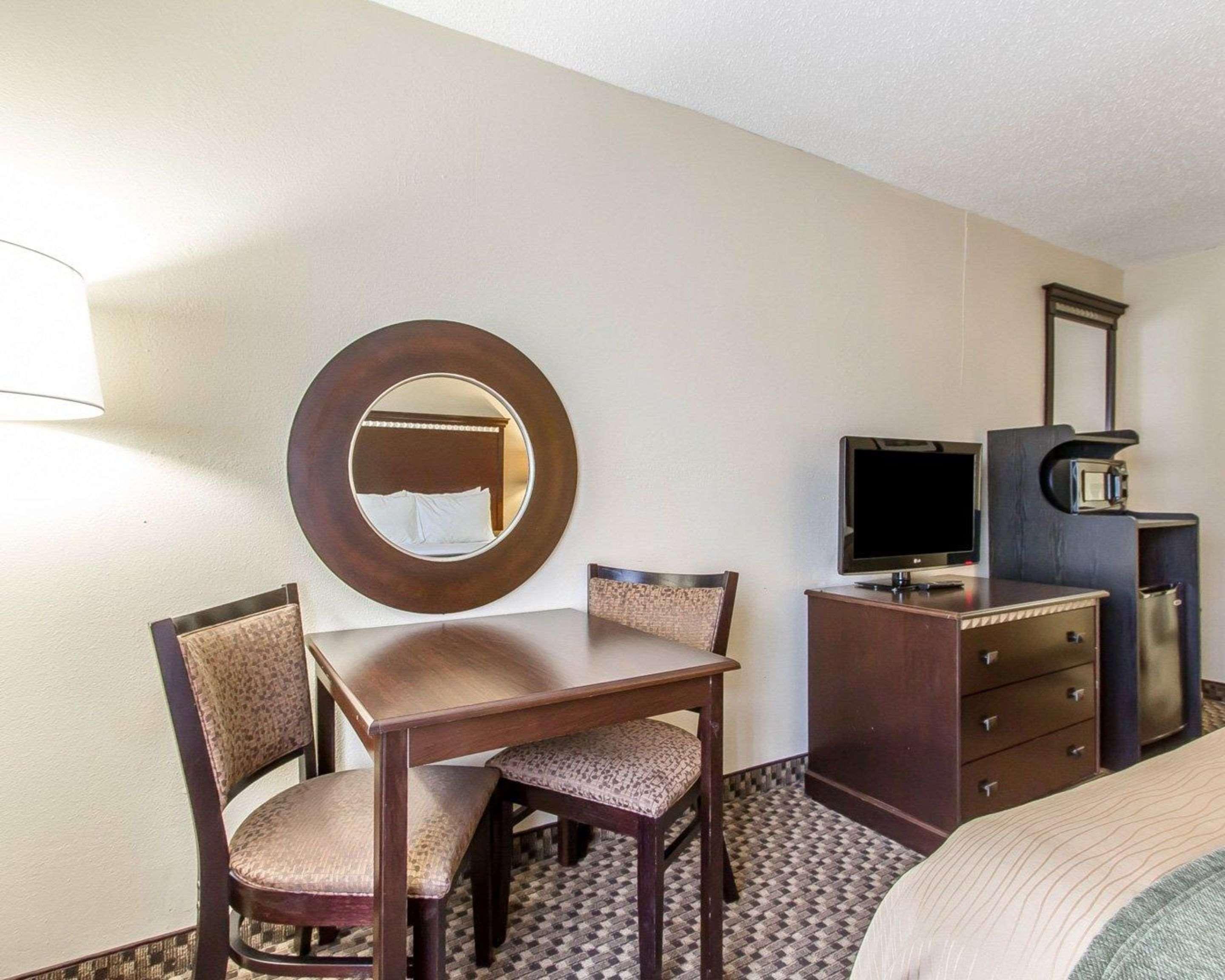 Quality Inn Macomb Near University Area מראה חיצוני תמונה