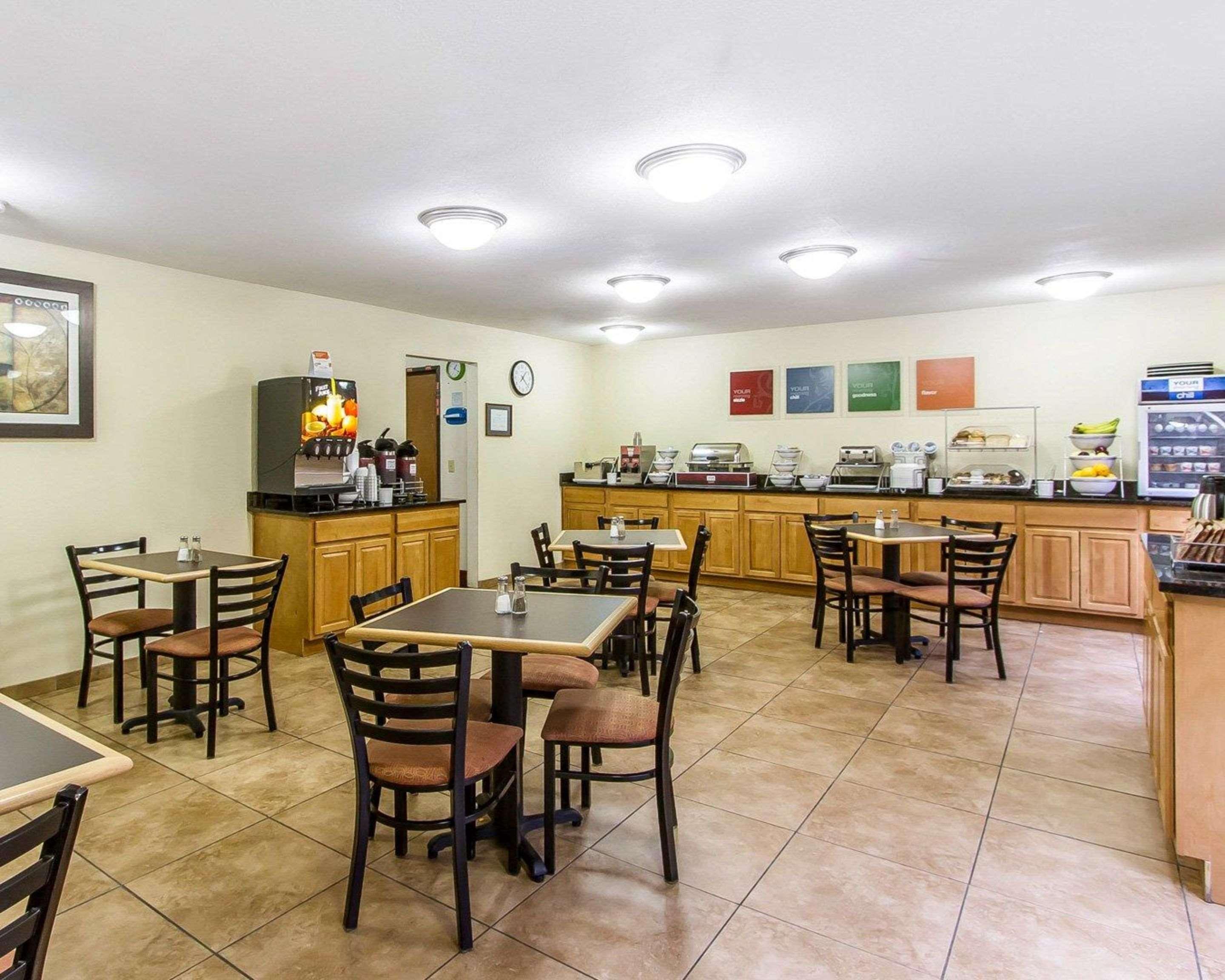 Quality Inn Macomb Near University Area מראה חיצוני תמונה