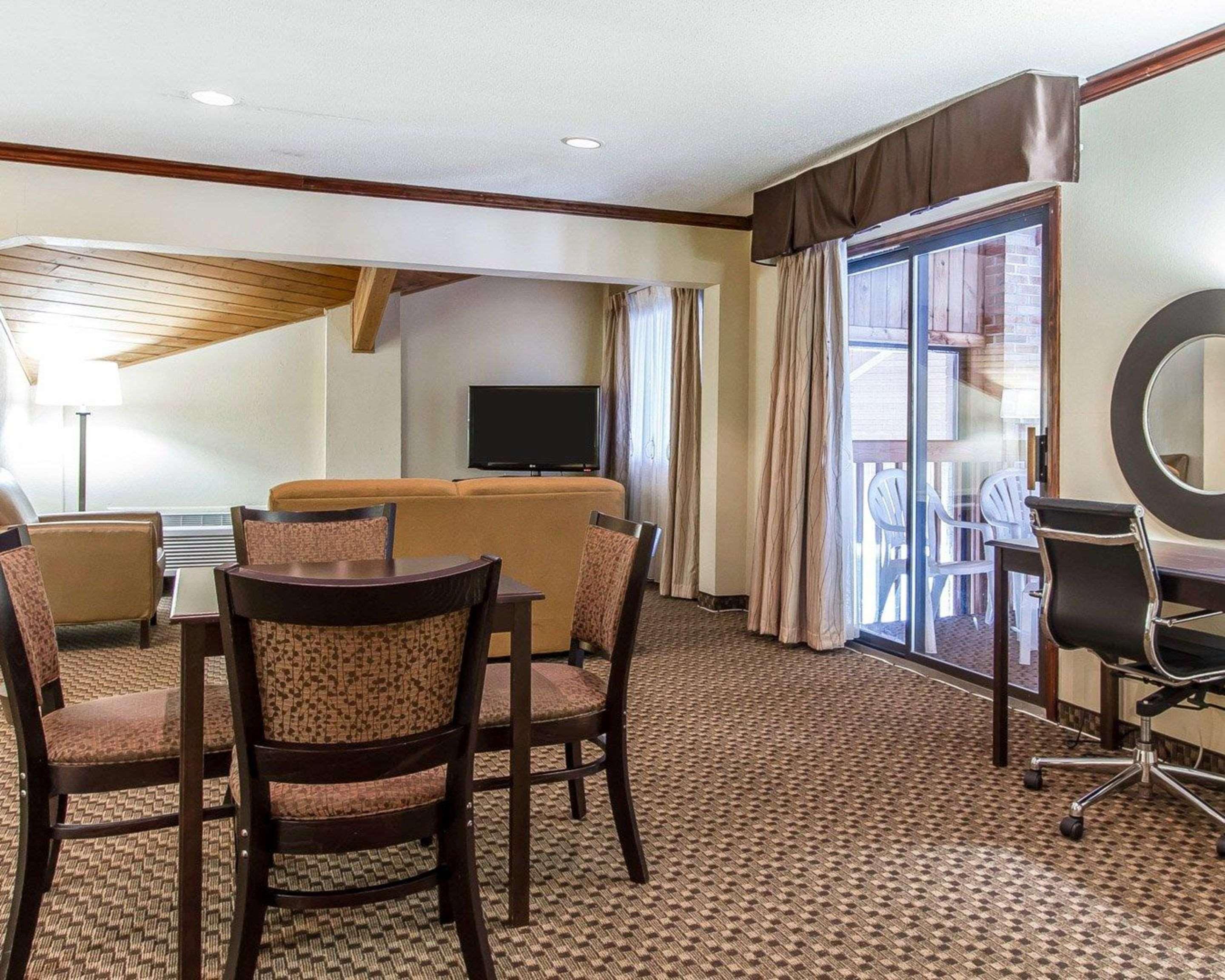 Quality Inn Macomb Near University Area מראה חיצוני תמונה