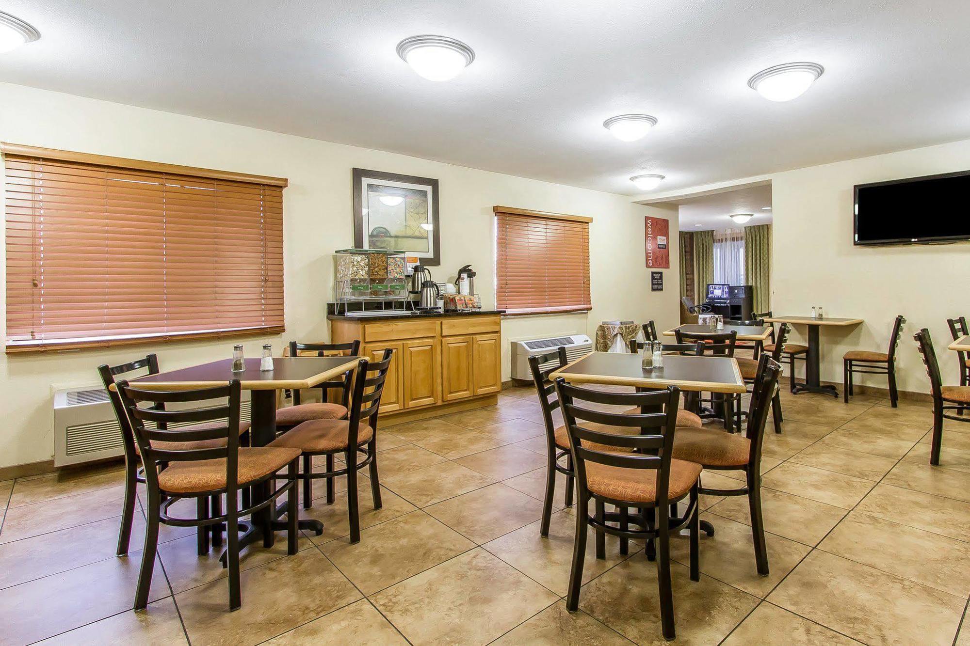 Quality Inn Macomb Near University Area מראה חיצוני תמונה