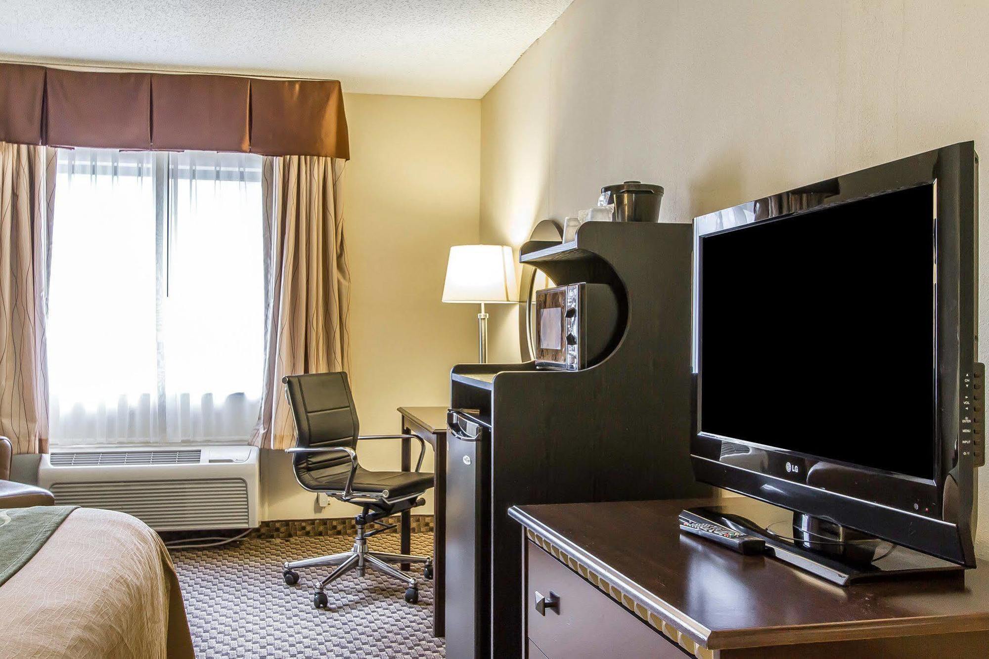 Quality Inn Macomb Near University Area מראה חיצוני תמונה