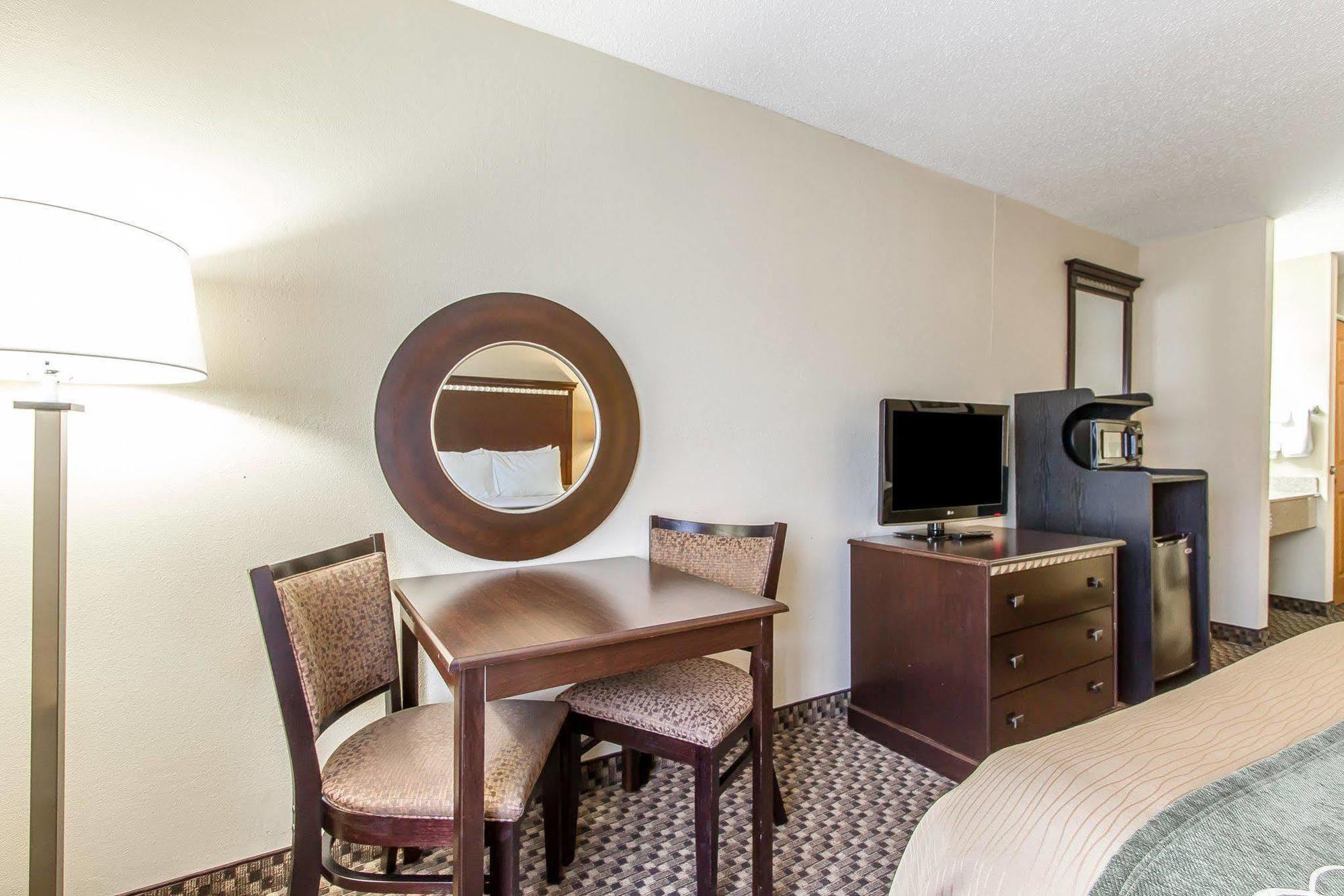 Quality Inn Macomb Near University Area מראה חיצוני תמונה