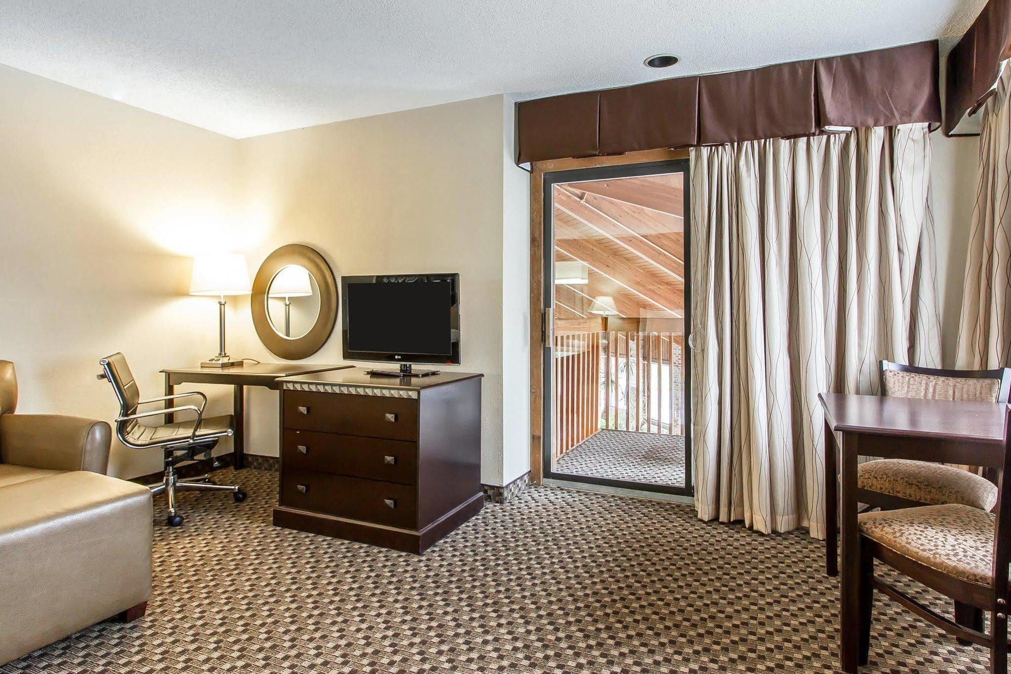 Quality Inn Macomb Near University Area מראה חיצוני תמונה