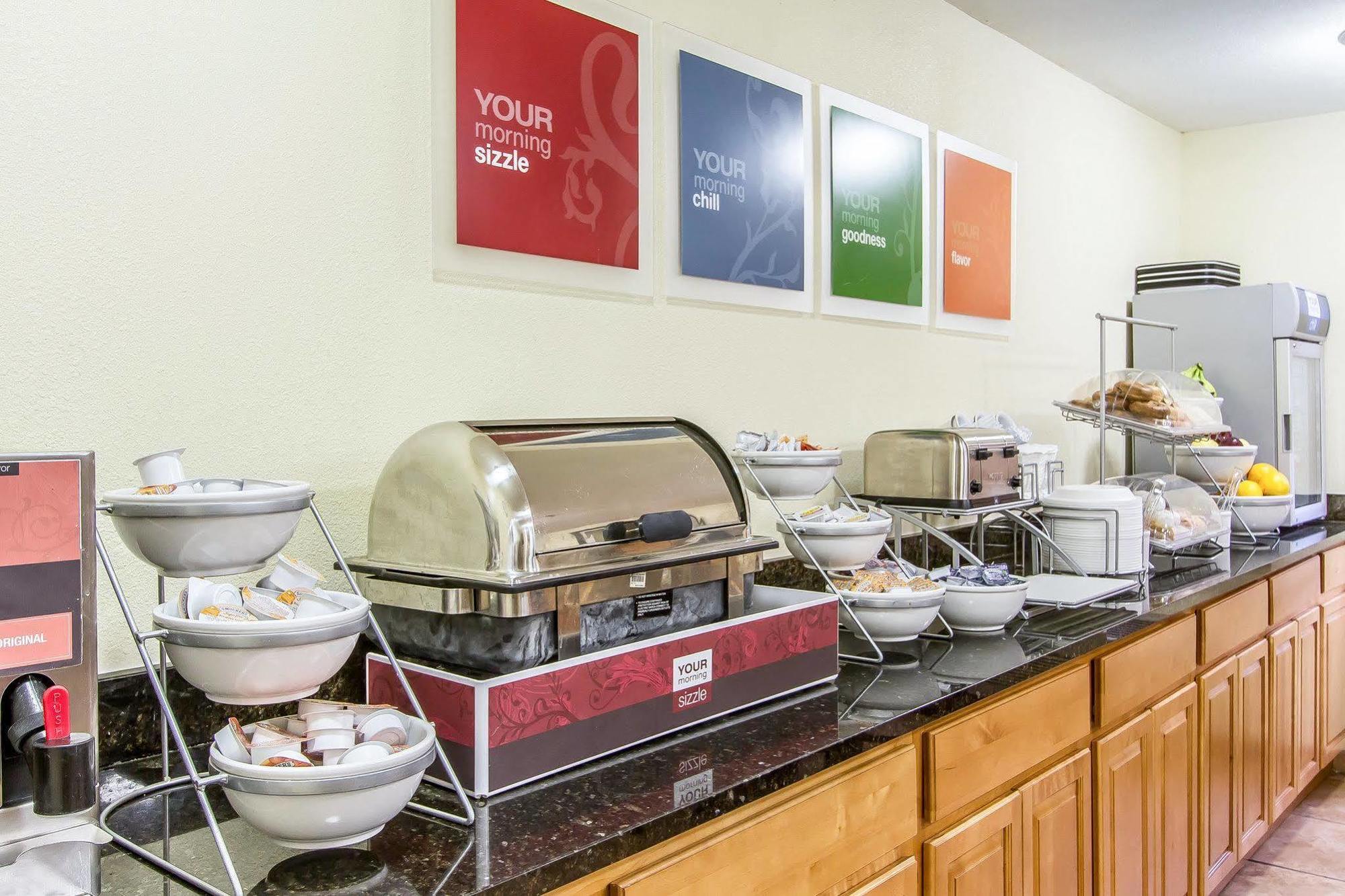 Quality Inn Macomb Near University Area מראה חיצוני תמונה