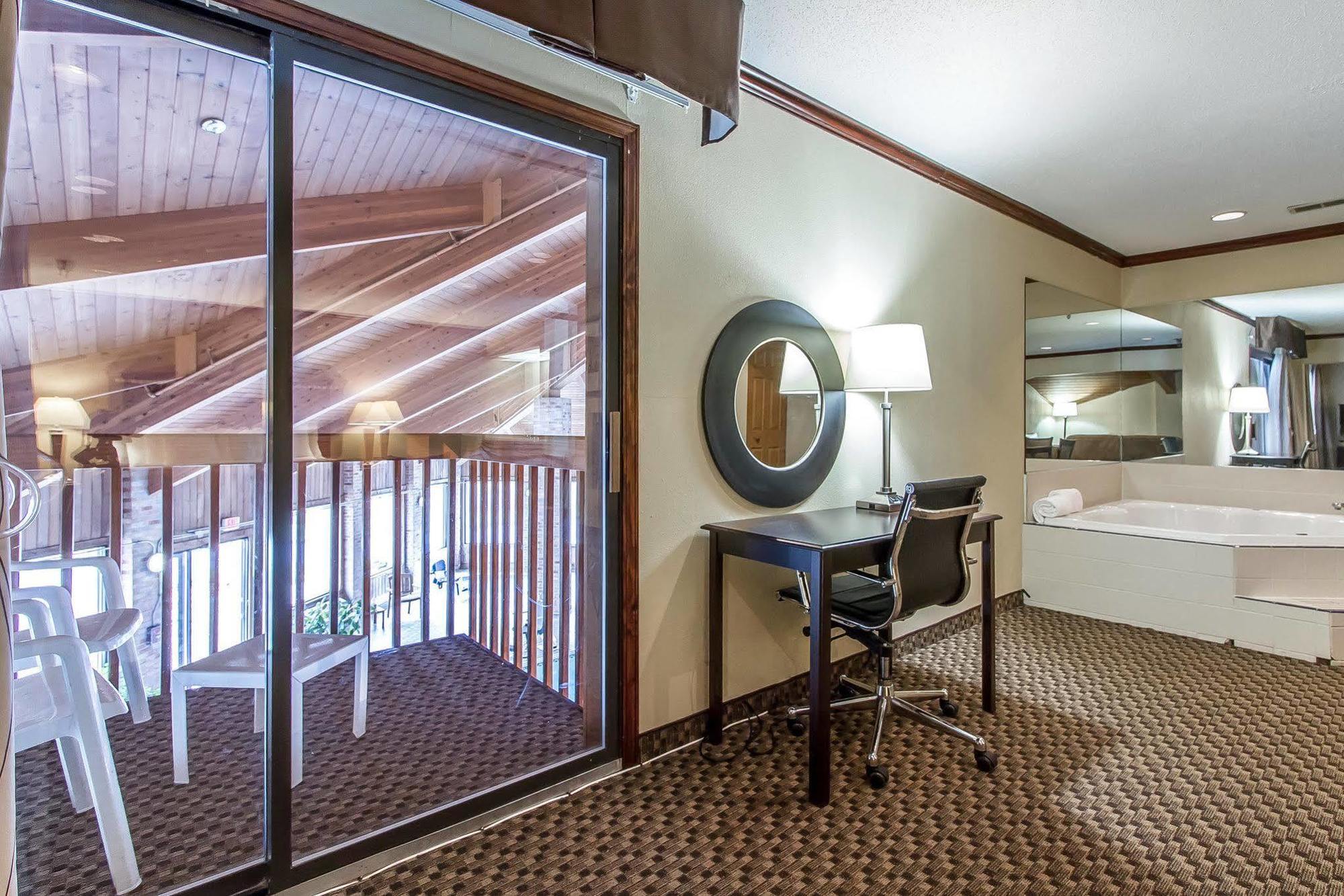 Quality Inn Macomb Near University Area מראה חיצוני תמונה