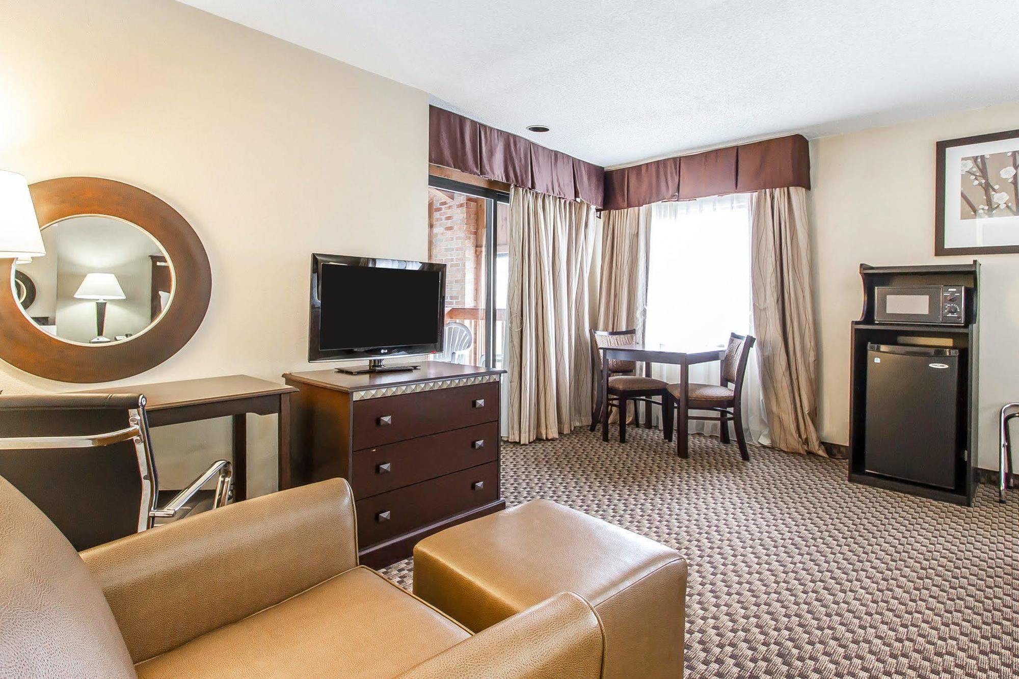 Quality Inn Macomb Near University Area מראה חיצוני תמונה